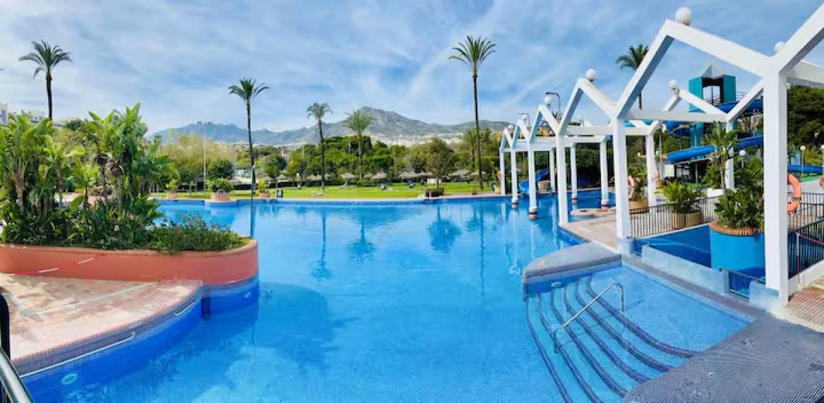 BENALBEACH Complex - Photo 13